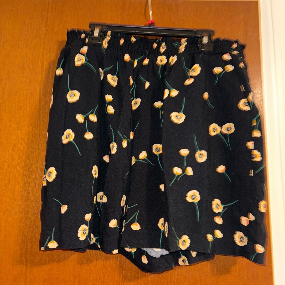 🐠 NWT POPSUGAR Floral Black Shorts size XL